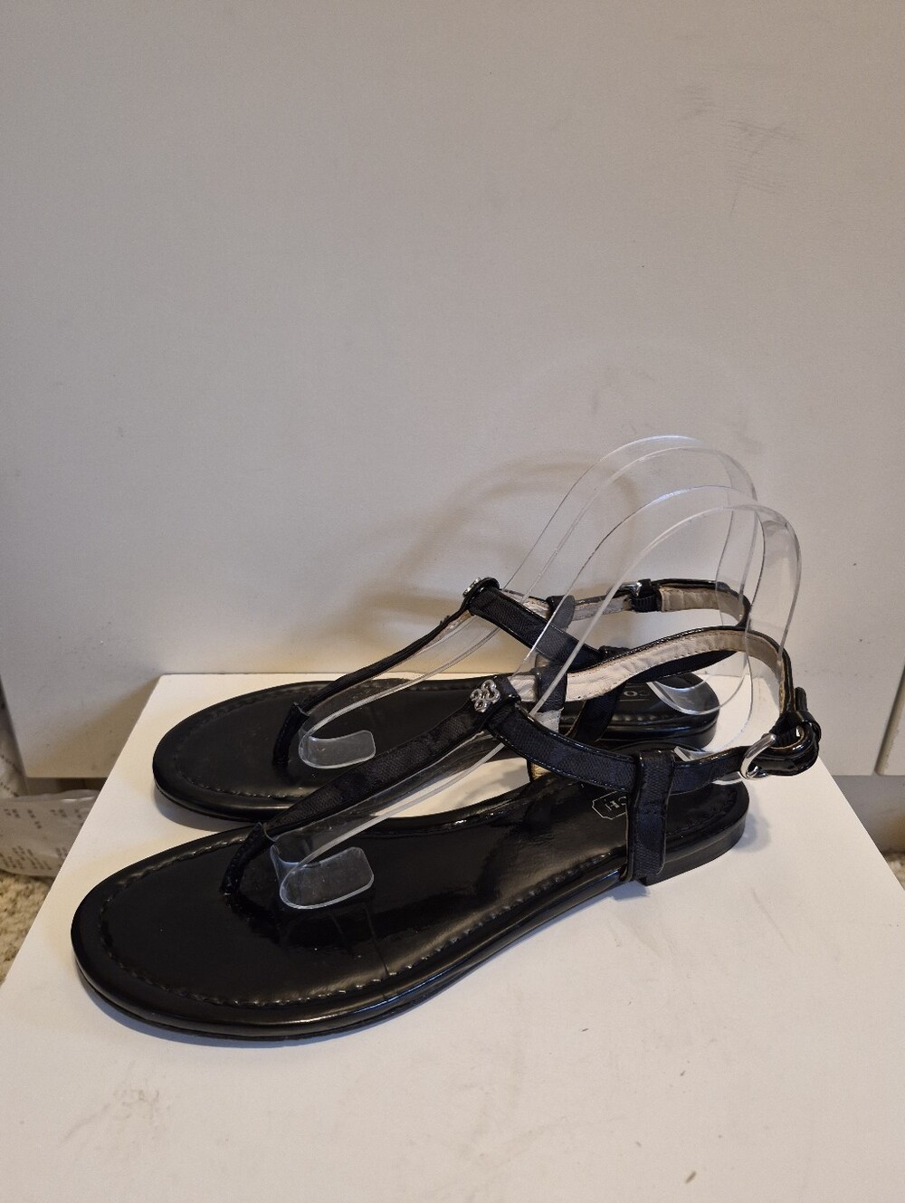 Coach Boutique "ROLANDA" Black Leather Logo Thong Flat  Sandals Sz. 7.5 Ret.$138